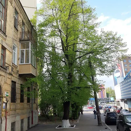 1 Stop From Railway Station Apartment *