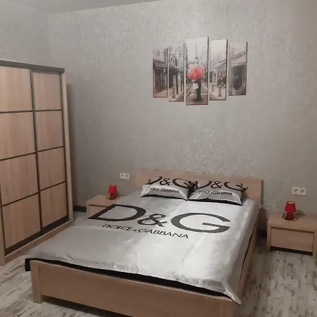 Apartment 1 Stop From Railway Station